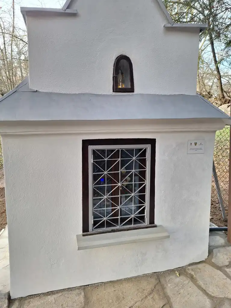 Podegrodzie. Renowacja kapliczki Matki Boskiej Pocieszenia. Historyczny zabytek uratowany