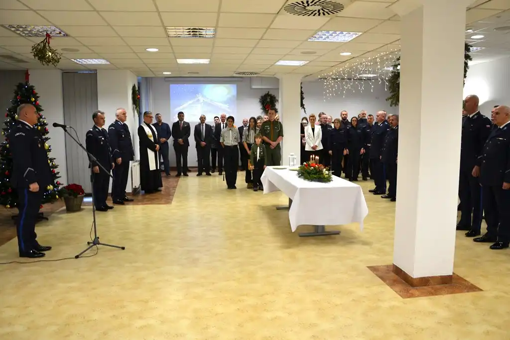 Świąteczne spotkanie opłatkowe funkcjonariuszy i pracowników sądeckiej Policji