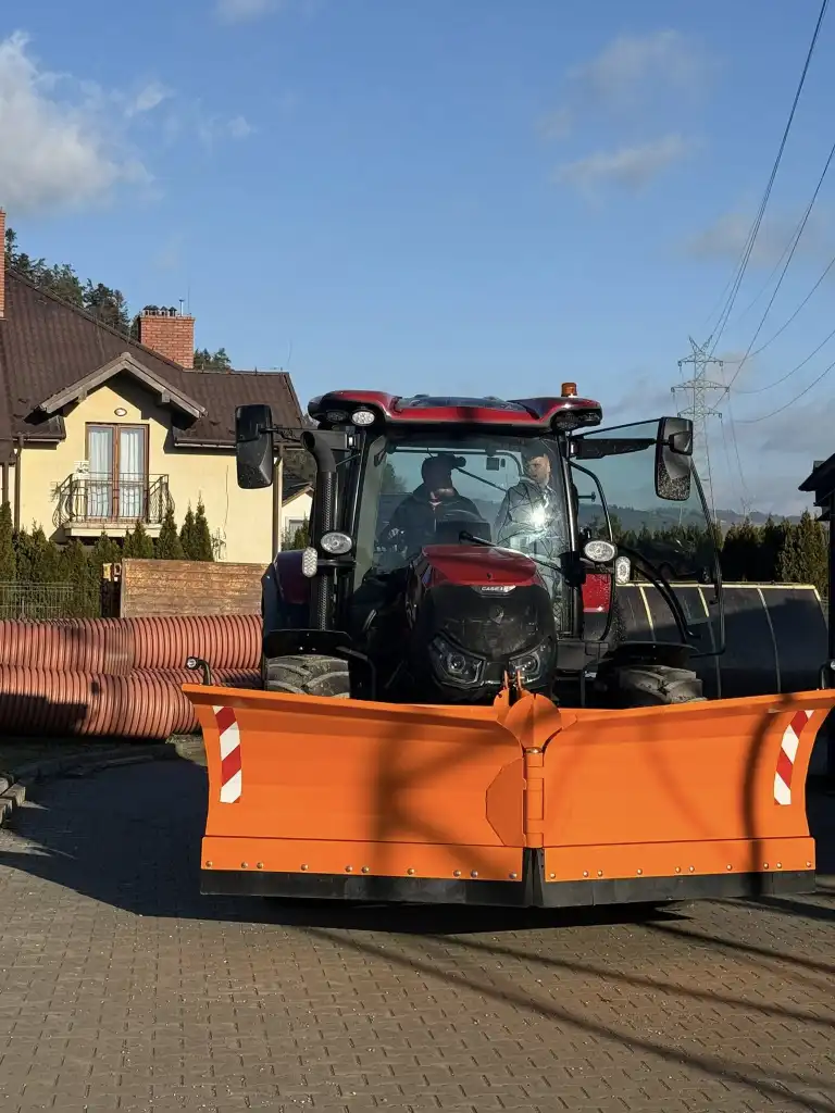 Nowe pojazdy dla ZGKiM w Chełmcu. Inwestycja w sprawniejszą pracę