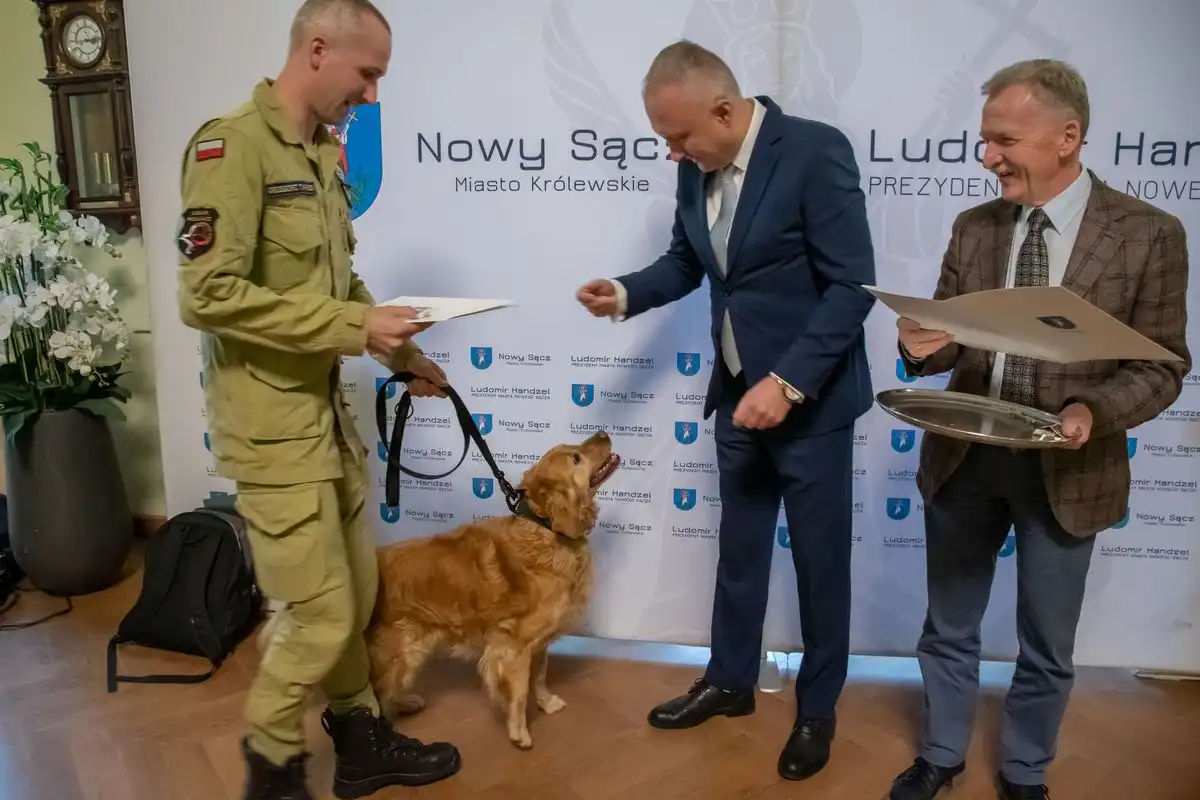 Nowy Sącz: Prezydent podziękował strażakom SGPR „Nowy Sącz” za działania ratownicze w Turcji