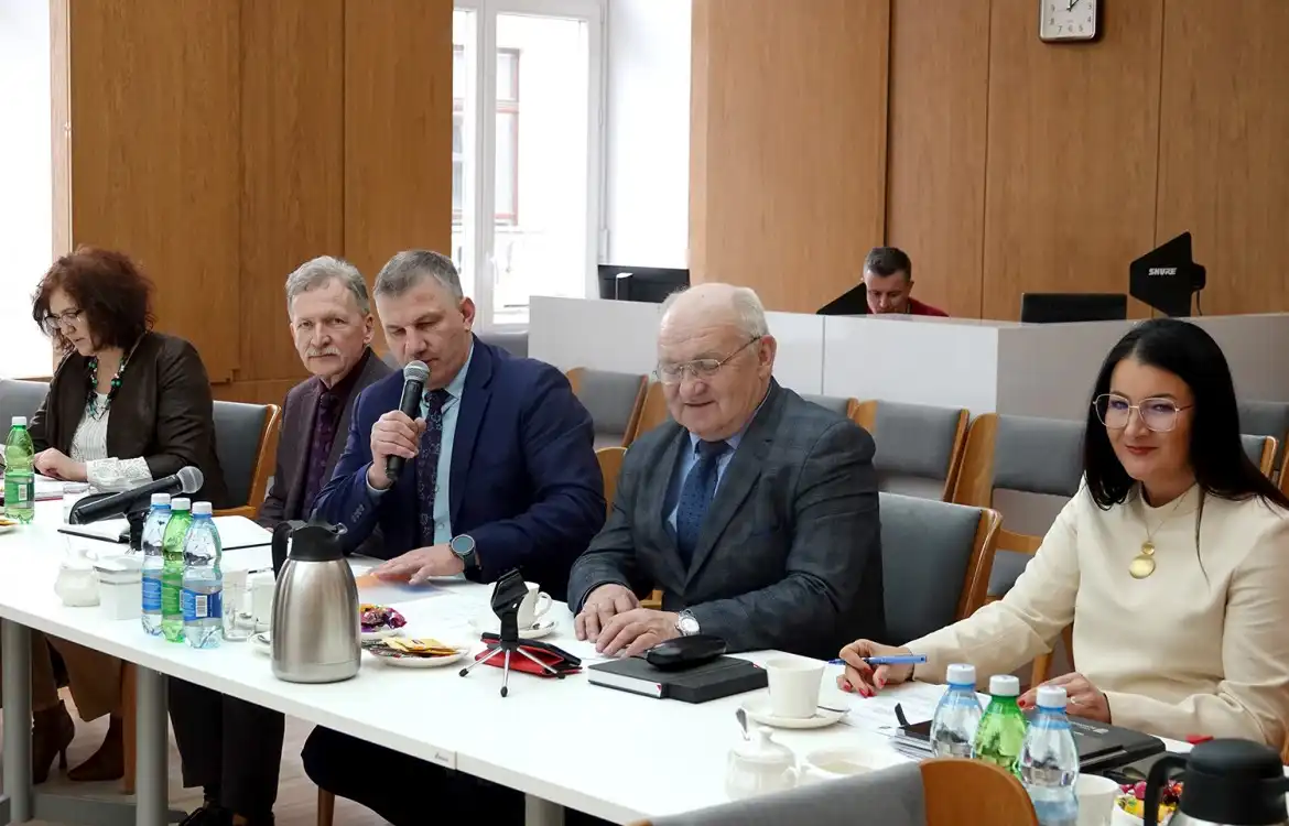 W Starostwie Powiatowym dyskutowano o bezpieczeństwie dzieci i młodzieży