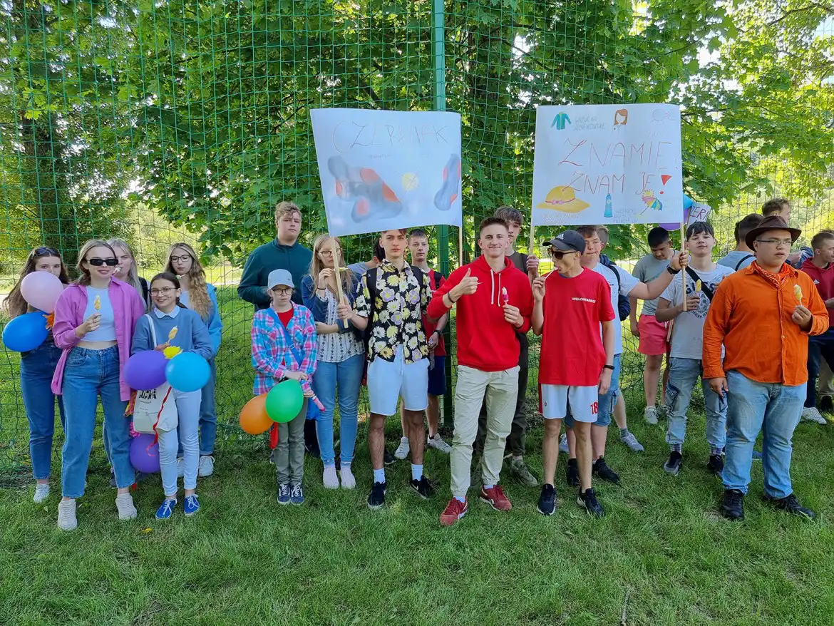 Uczniowie ZS w Łącku wzięli udział w 11. edycji wydarzenia pod hasłem Baw się dobrze! #NIEspieczRaka