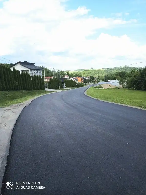 Droga w Librantowej i Łęce już otwarta. Ale uwaga kierowcy – to wciąż plac budowy