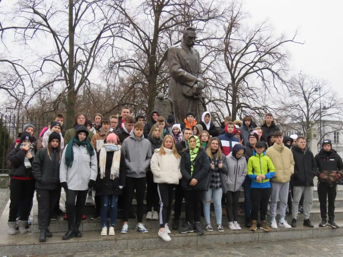 Uczniowie z ZS w Marcinkowicach poznawali Polskę