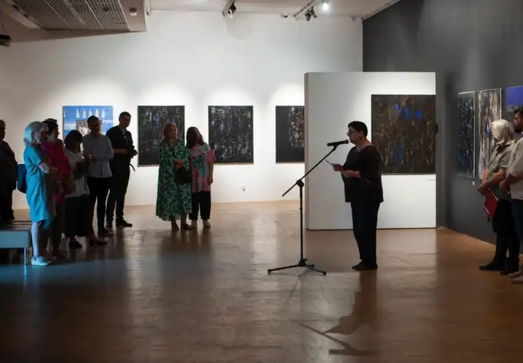 W Galerii Sztuki Współczesnej BWA SOKÓŁ otwarto wystawę „Adrian Prykop. Materialny i duchowy”