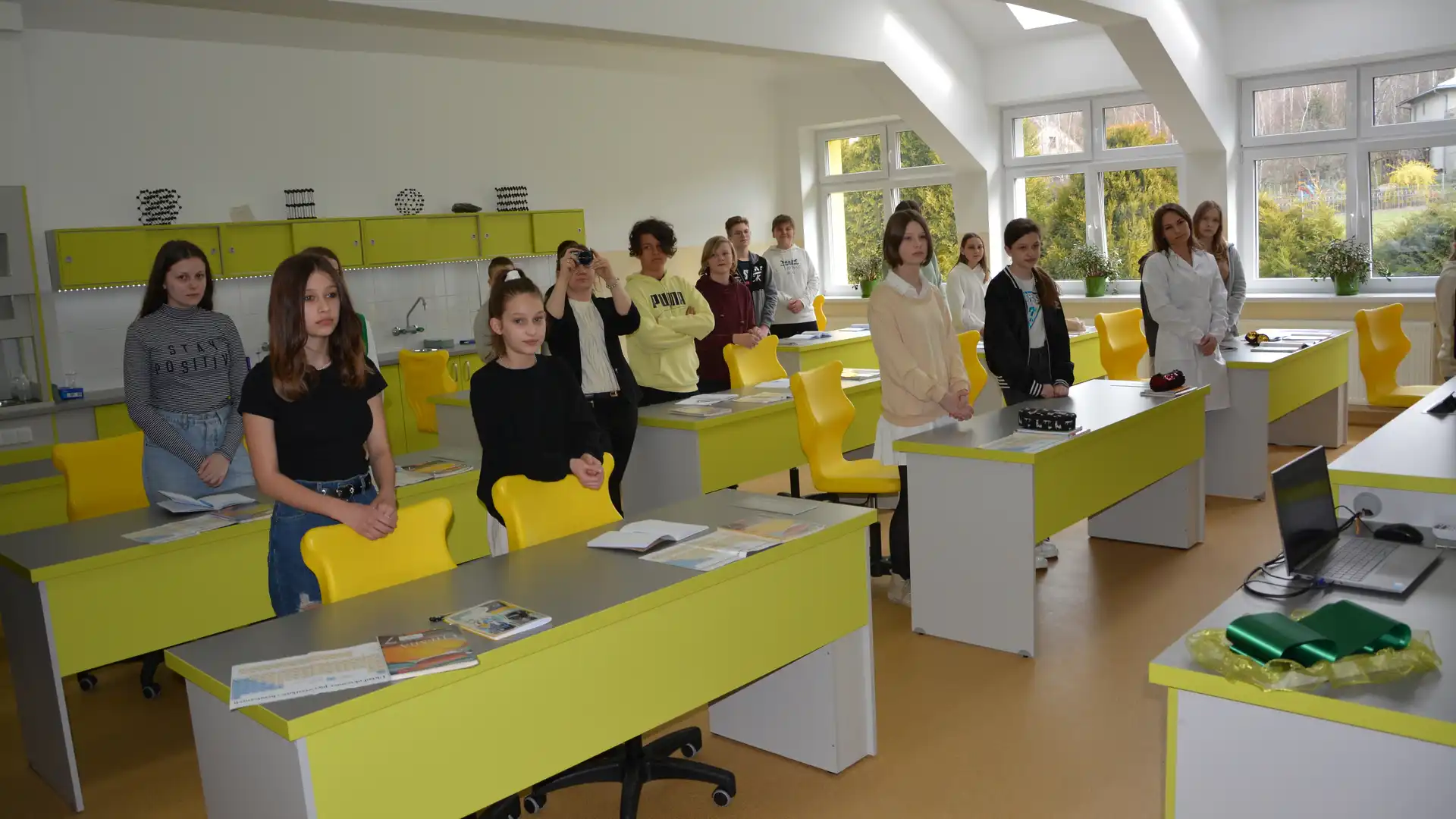 W Szkole Podstawowej w Wielogłowach jest nowa pracownia chemiczno-fizyczna