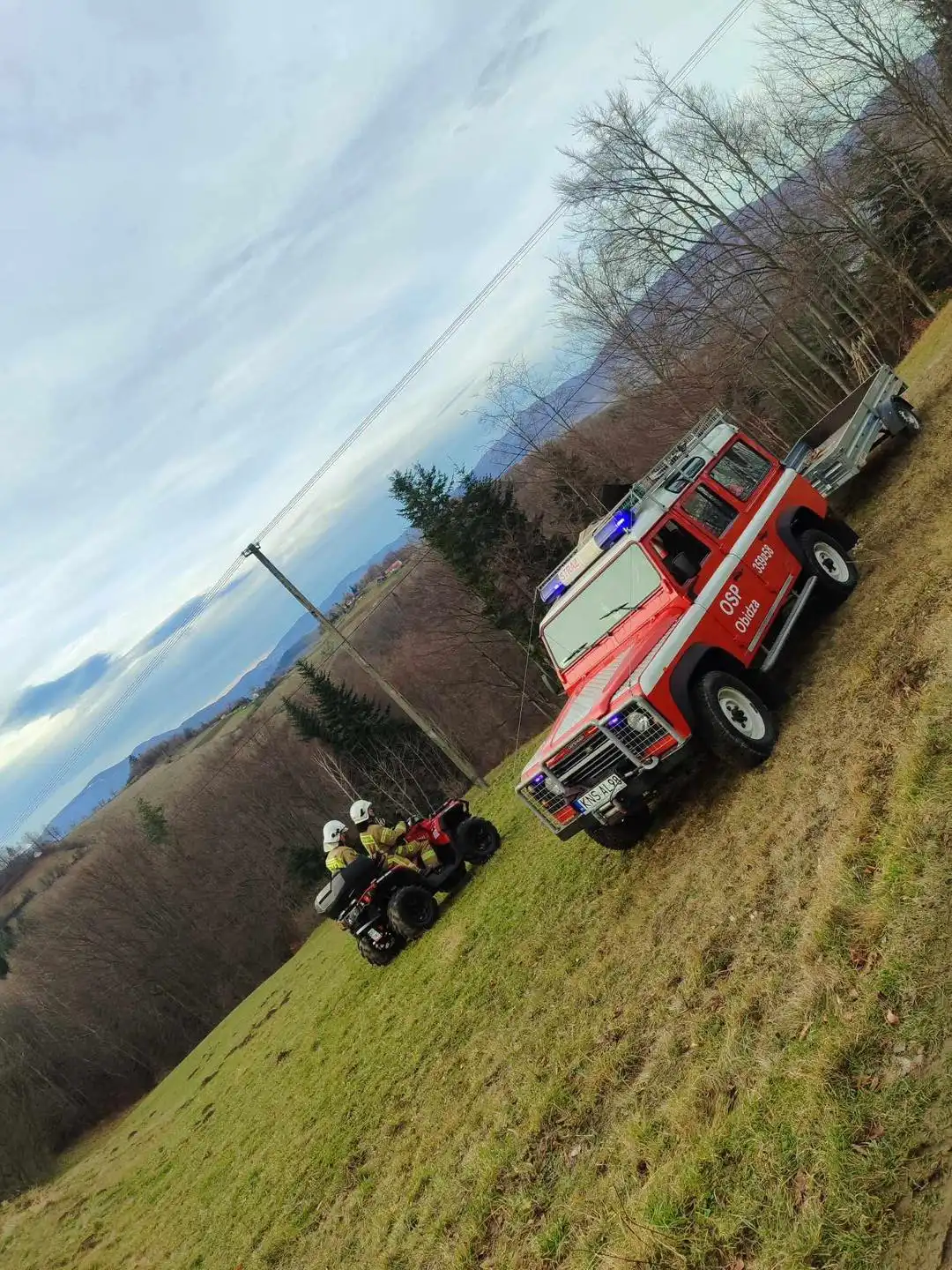 Pożar sadzy w górzystych Maszkowicach. Akcja z udziałem quada i strażaków z trzech jednostek