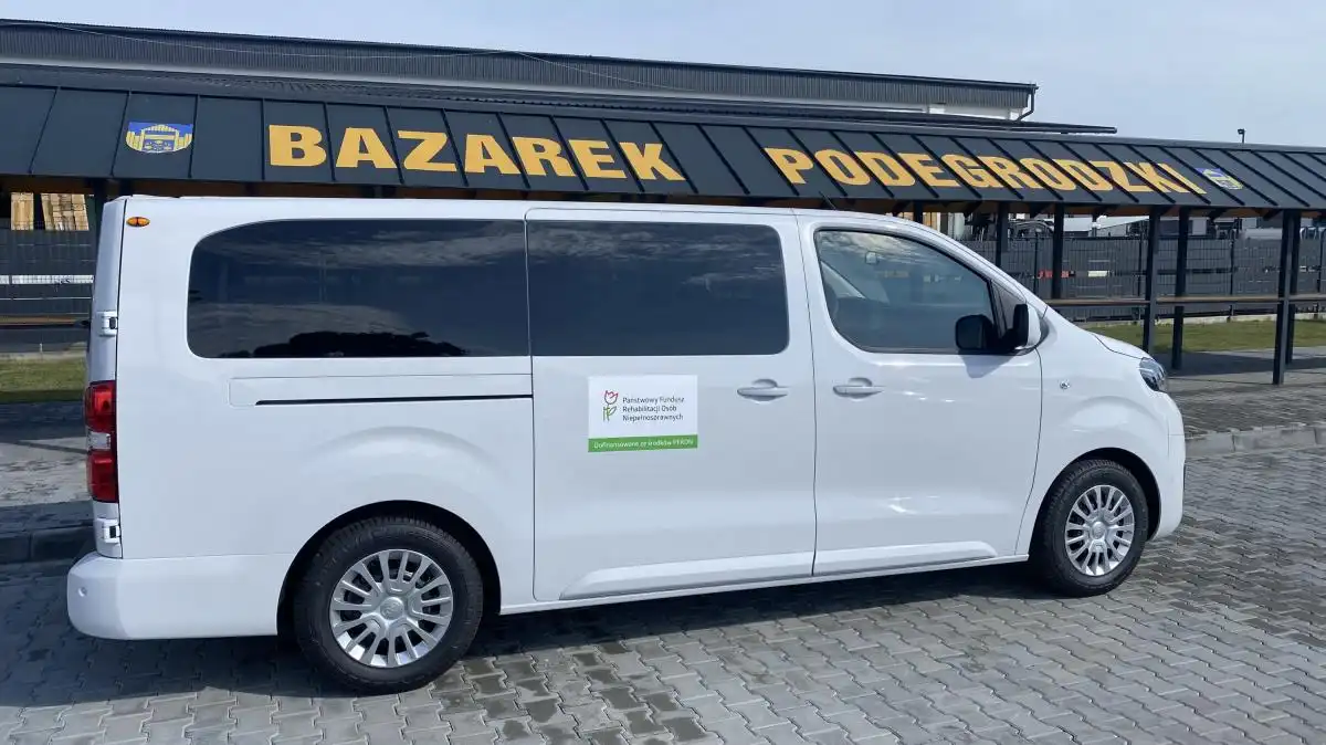 Gmina Podegrodzie zakupiła samochód do przewozu osób niepełnosprawnych