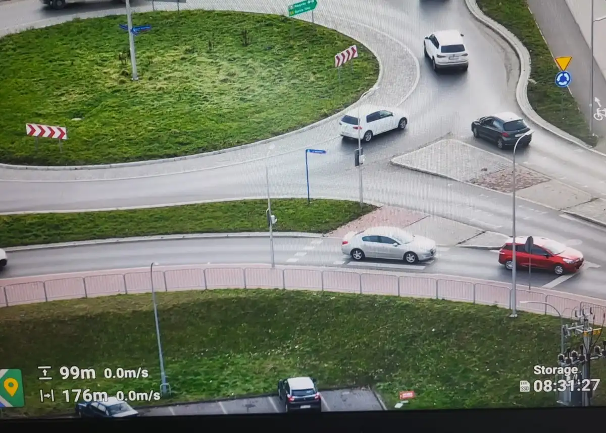 Nowy Sącz. Dron i policja w akcji! 21 wykroczeń na drogach w jeden dzień