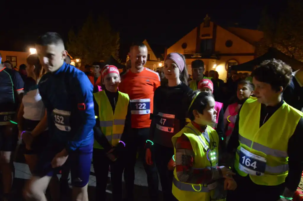 Stary Sącz: Nocni biegacze wrócili na trasy starówki