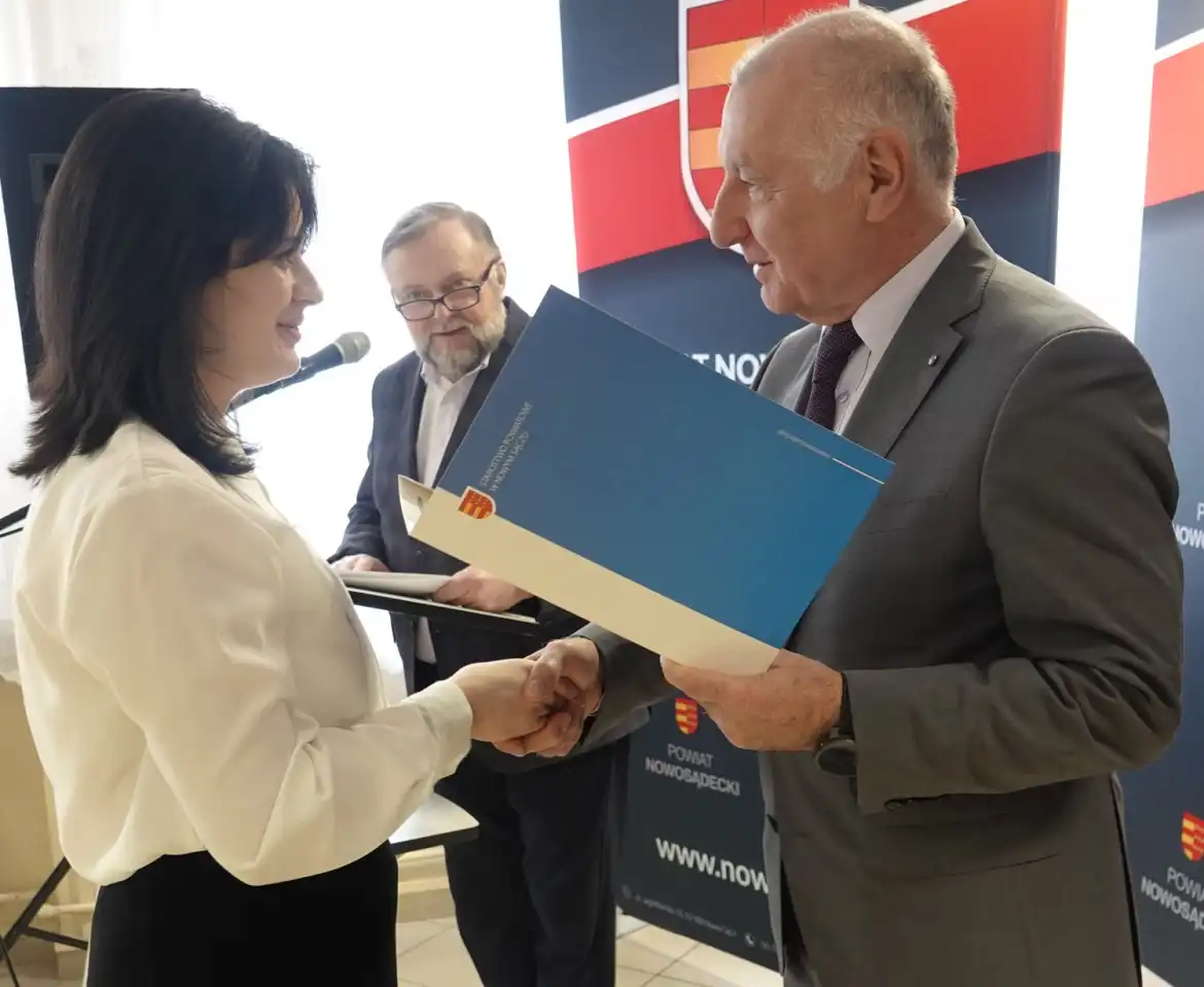 Starosta nowosądecki wręczył nagrody laureatom eliminacji powiatowych 69. Ogólnopolskiego Konkursu Recytatorskiego