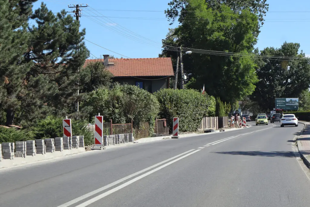 Bezpieczniej w drodze do szkoły. W Świniarsku powstaje nowy chodnik