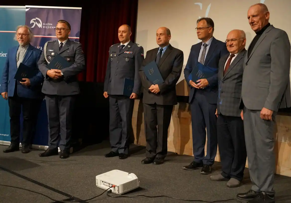 W Zakładzie Karnym w Nowym Sączu odsłonięto tablicę upamiętniającą ofiary niemieckiej okupacji i represji komunistycznych