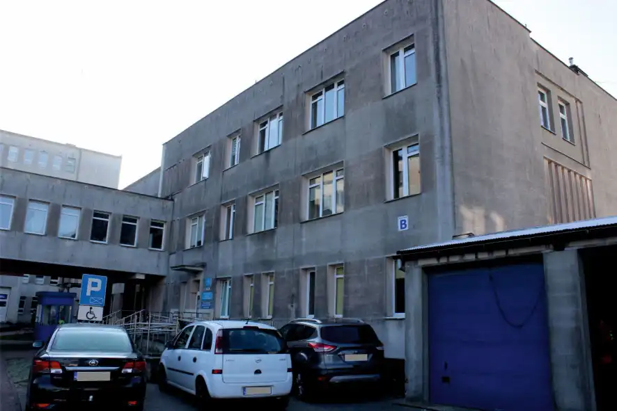 Postępują prace związane z termomodernizacją budynku limanowskiego Szpitala