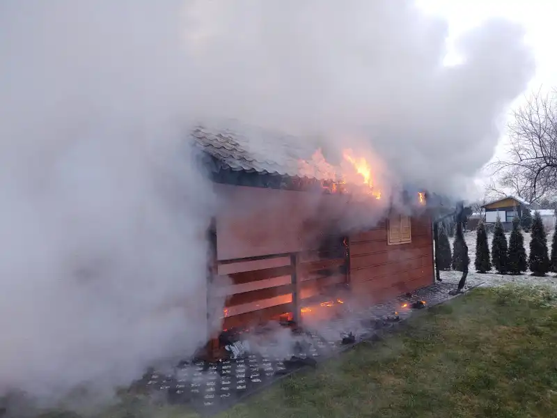 Nowy Sącz ul. Ogrodowa: płonął domek letniskowy