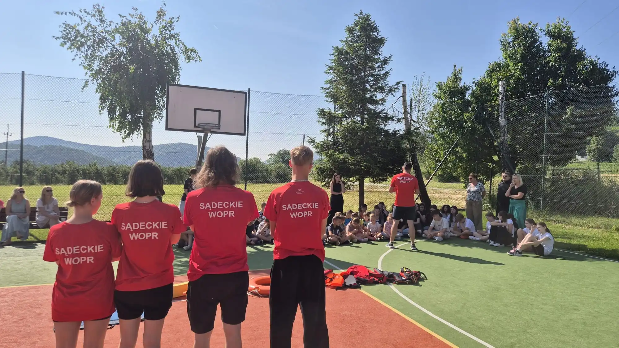 Bezpieczne wakacje nad wodą. WOPR edukuje młodzież