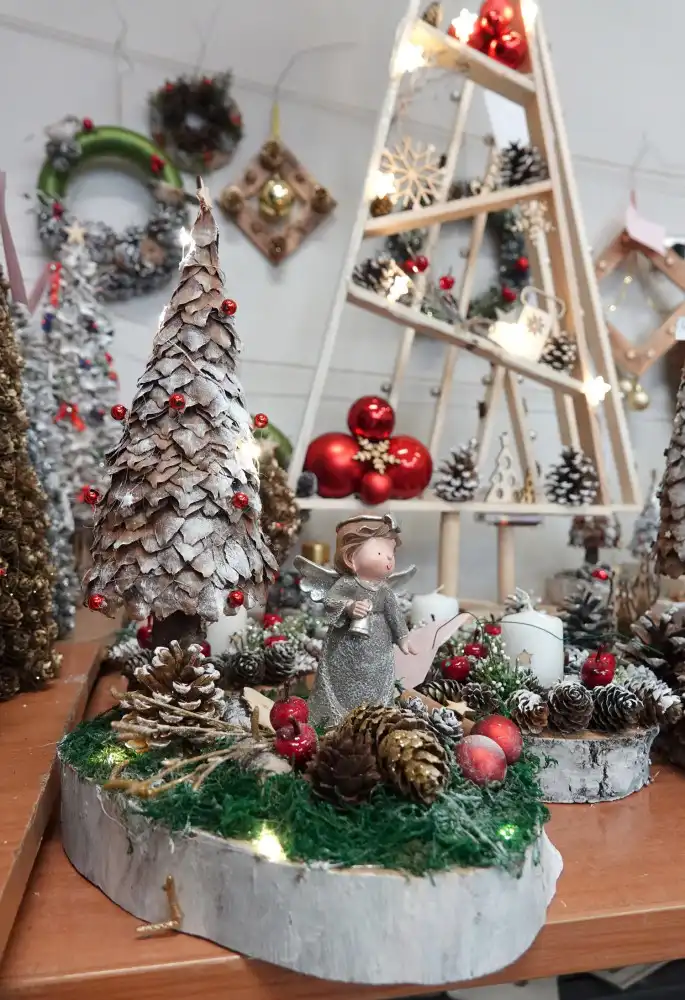 ZAZ w Nawojowej: Niepełnosprawni tworzą świąteczne dekoracje – przyjdź i kup