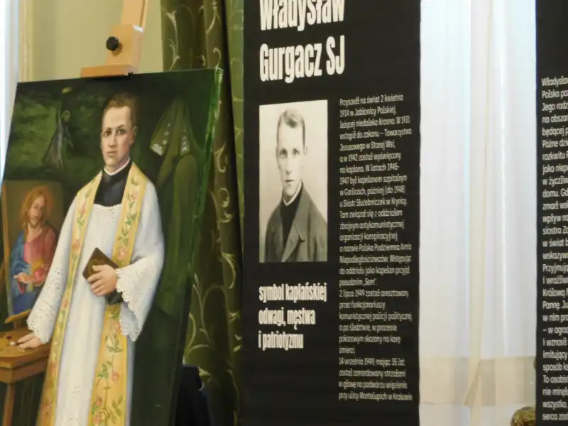 W ratuszu otwarto wystawę zatytułowaną „Ks. kapelan Władysław Gurgacz SJ”