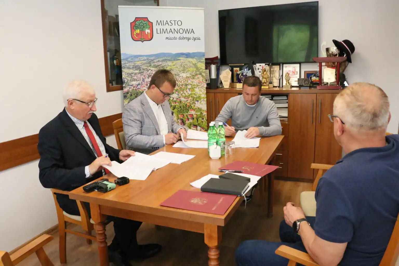 Podpisano umowy na opracowanie dokumentacji budowy dwóch chodników w Limanowej