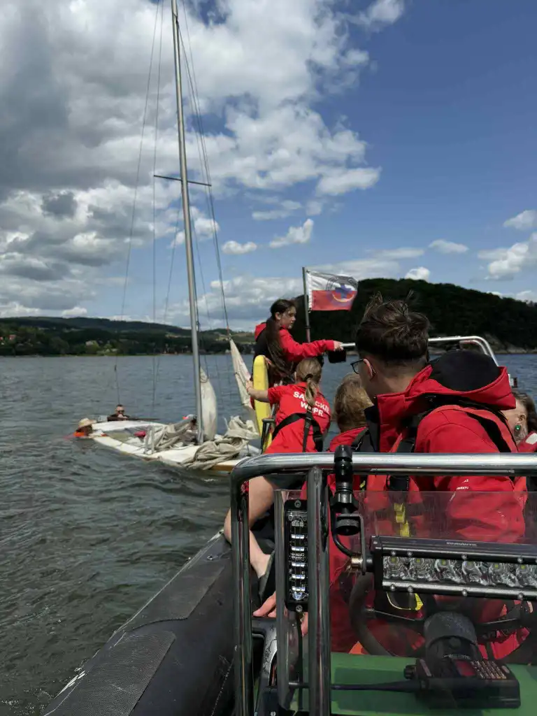 Awaria śruby i wywrotka żaglówki. Sądeckie WOPR w akcji