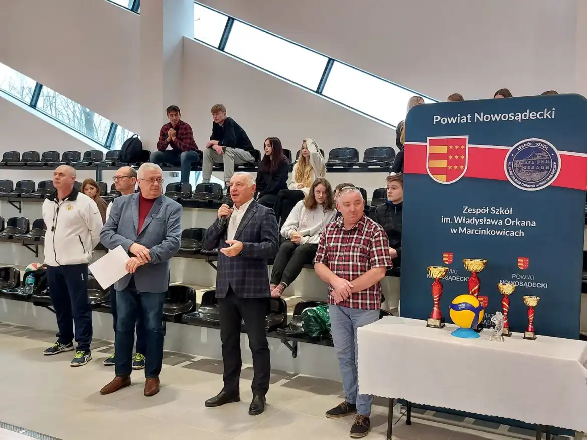 Licealistki ze Starego Sącza najlepsze w siatkówce