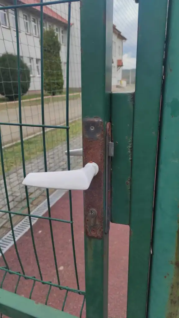 Nowoczesne boisko sportowe dla szkoły w Gaboniu. Start prac już niedługo