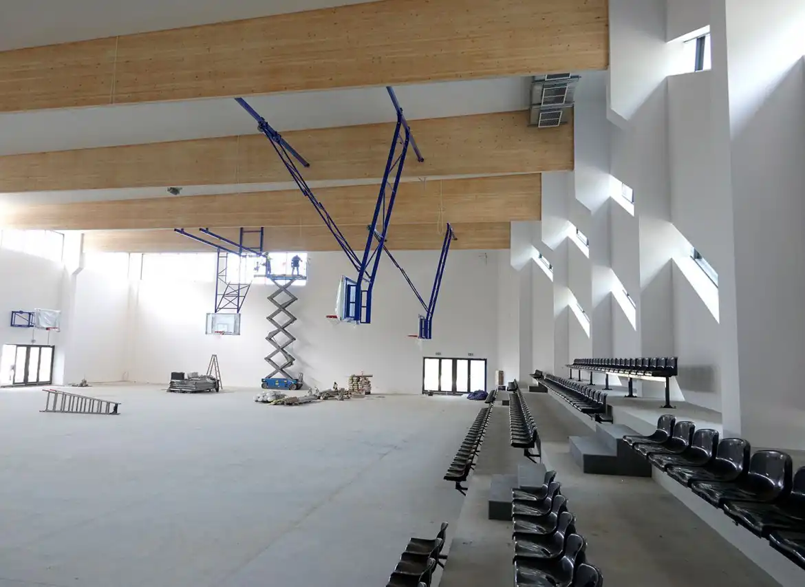 Postępują prace przy budowie hali sportowej ze strzelnicą przy Zespole Szkół w Marcinkowicach