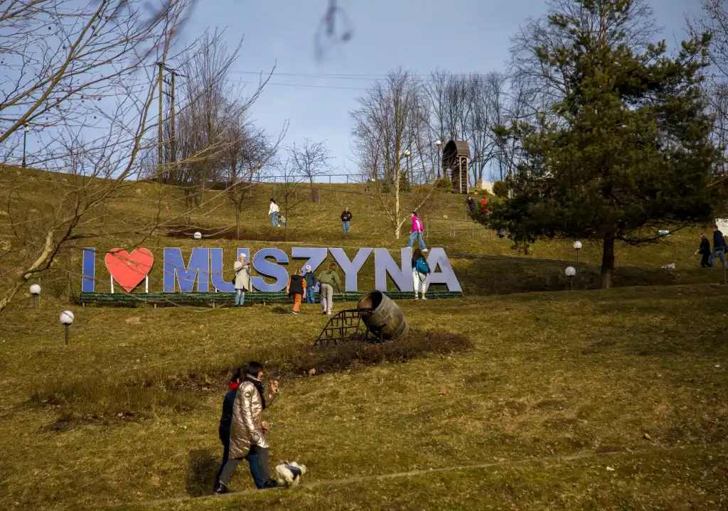 Krokusy i pierwszy dzień wiosny w muszyńskich ogrodach