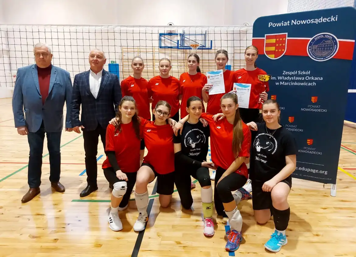 Licealistki ze Starego Sącza najlepsze w siatkówce