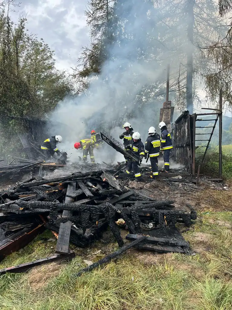 Pożar w Marcinkowicach. Spłonął drewniany budynek