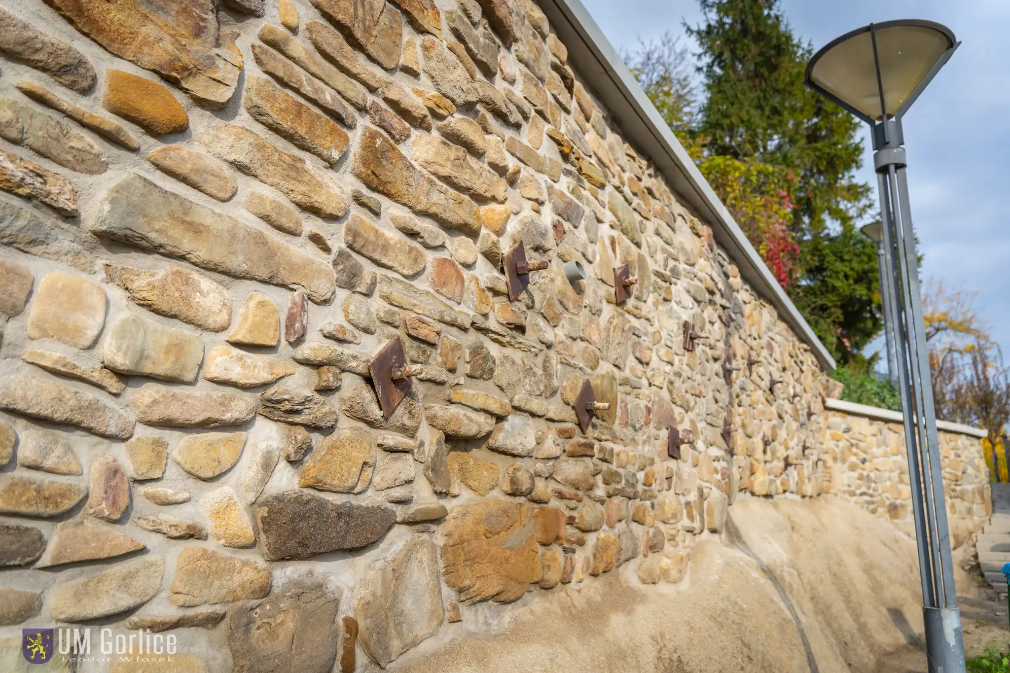 Historyczna kapliczka z 1664 r. odzyskała swój blask. Zakończono renowację w Gorlicach