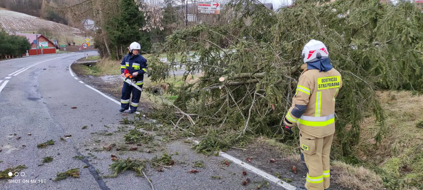 Wietrzna niedziela na Sądecczyźnie  Strażacy usuwali skutki silnego wiatru