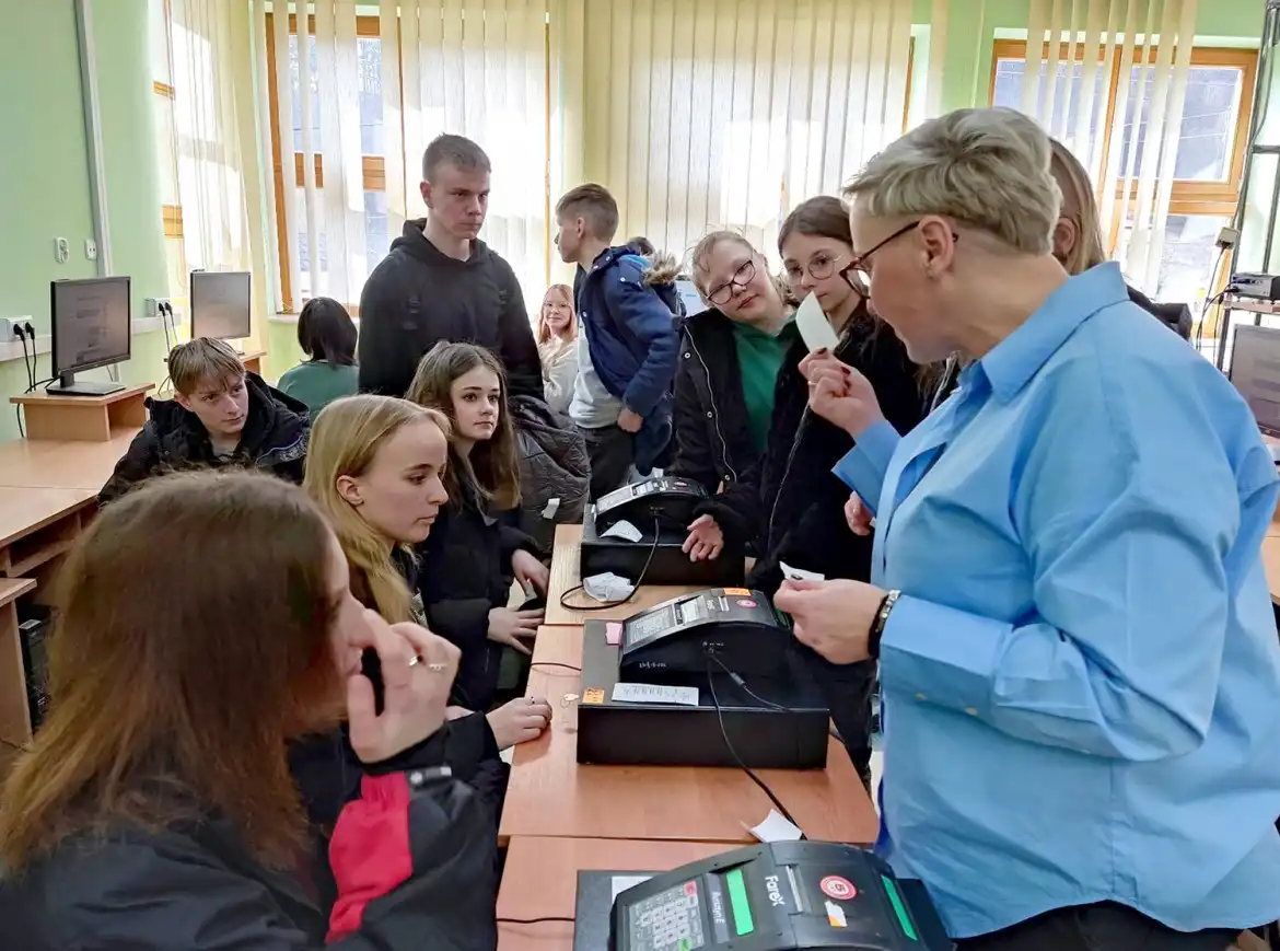 ZS w Łącku: świeżutkie rogaliki i warsztaty budowlane podczas Dnia otwartego