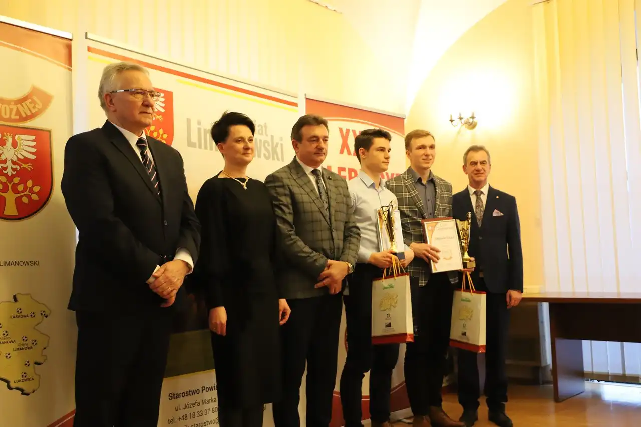 Laureaci XXIV Plebiscytu na najpopularniejszego piłkarza i trenera Ziemi Limanowskiej 2021 nagrodzeni