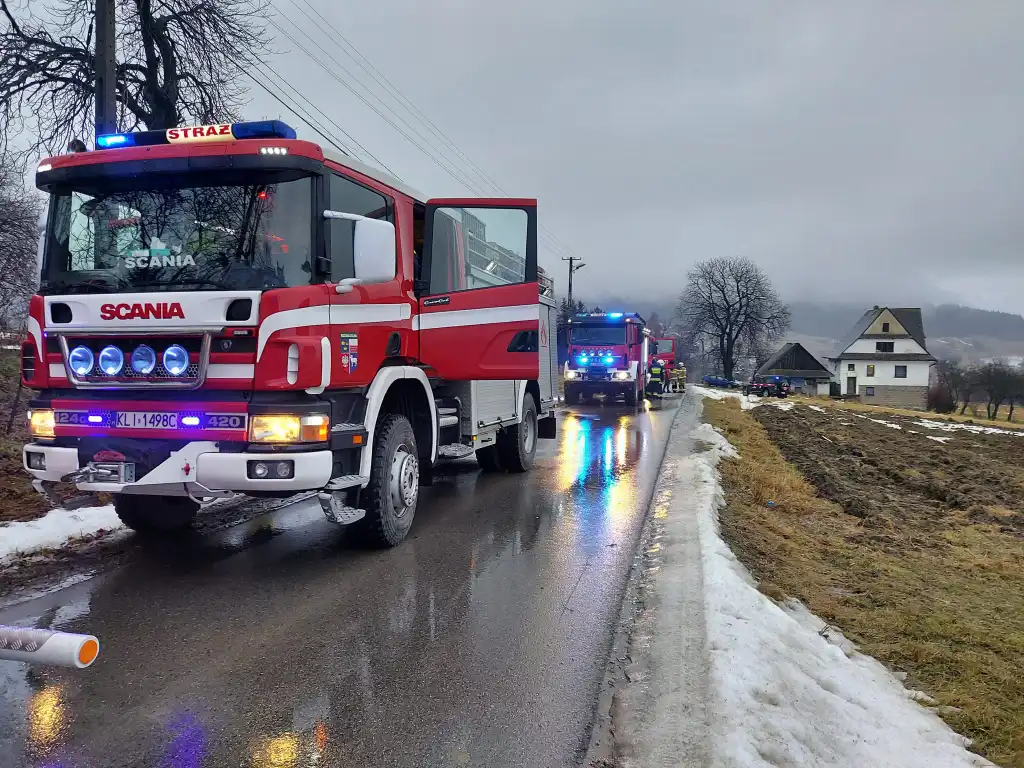 Pożar w Kasinie Wielkiej. Paliło się na poddaszu budynku mieszkalnego
