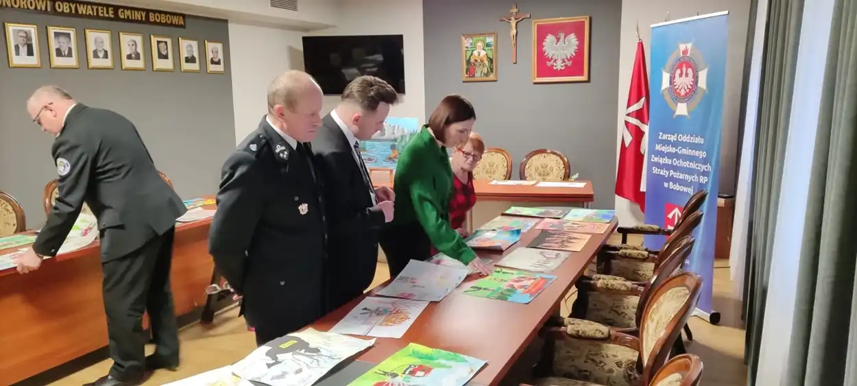 Strażackie inspiracje na papierze. Laureaci konkursu plastycznego w Bobowej