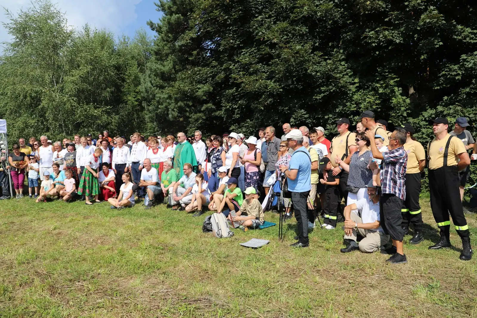 Akcja "ODKRYJ BESKID WYSPOWY 2023". Turyści dotarli na szczyt góry Golców