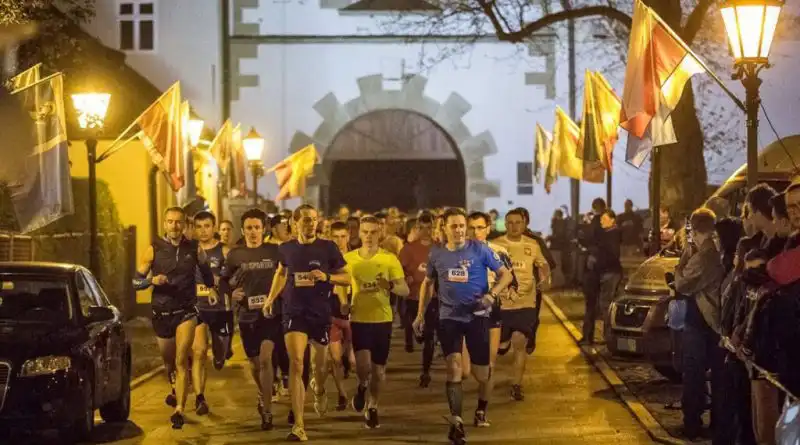 Stary Sącz: 7 maja tymczasowa zmiana organizacji ruchu w związku z Nocnym Biegiem Św. Kingi