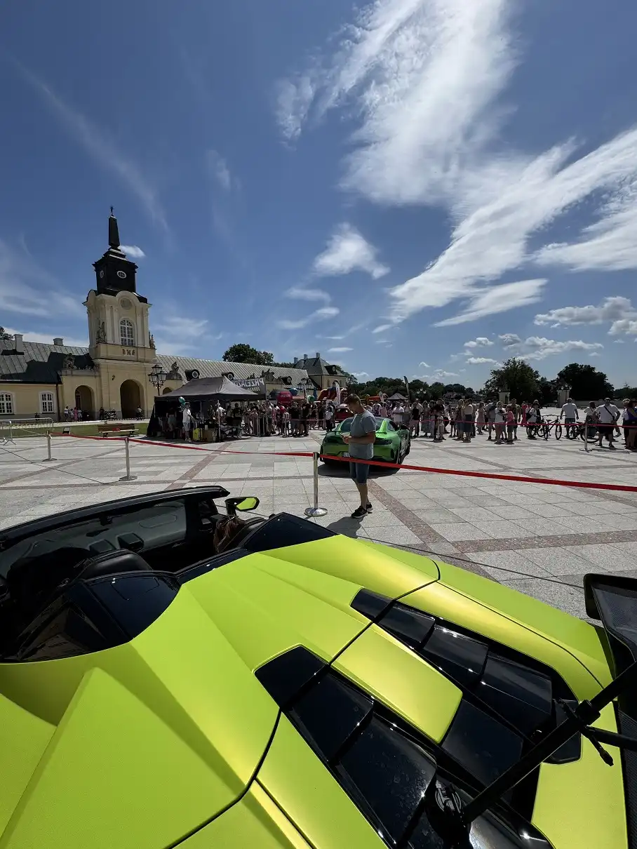 Ferrari, Lamborghini i szczytny cel. Super samochody spełniają marzenia dzieci i zbierają pieniądze na karetki. Już w ten piątek i sobotę w Bochni