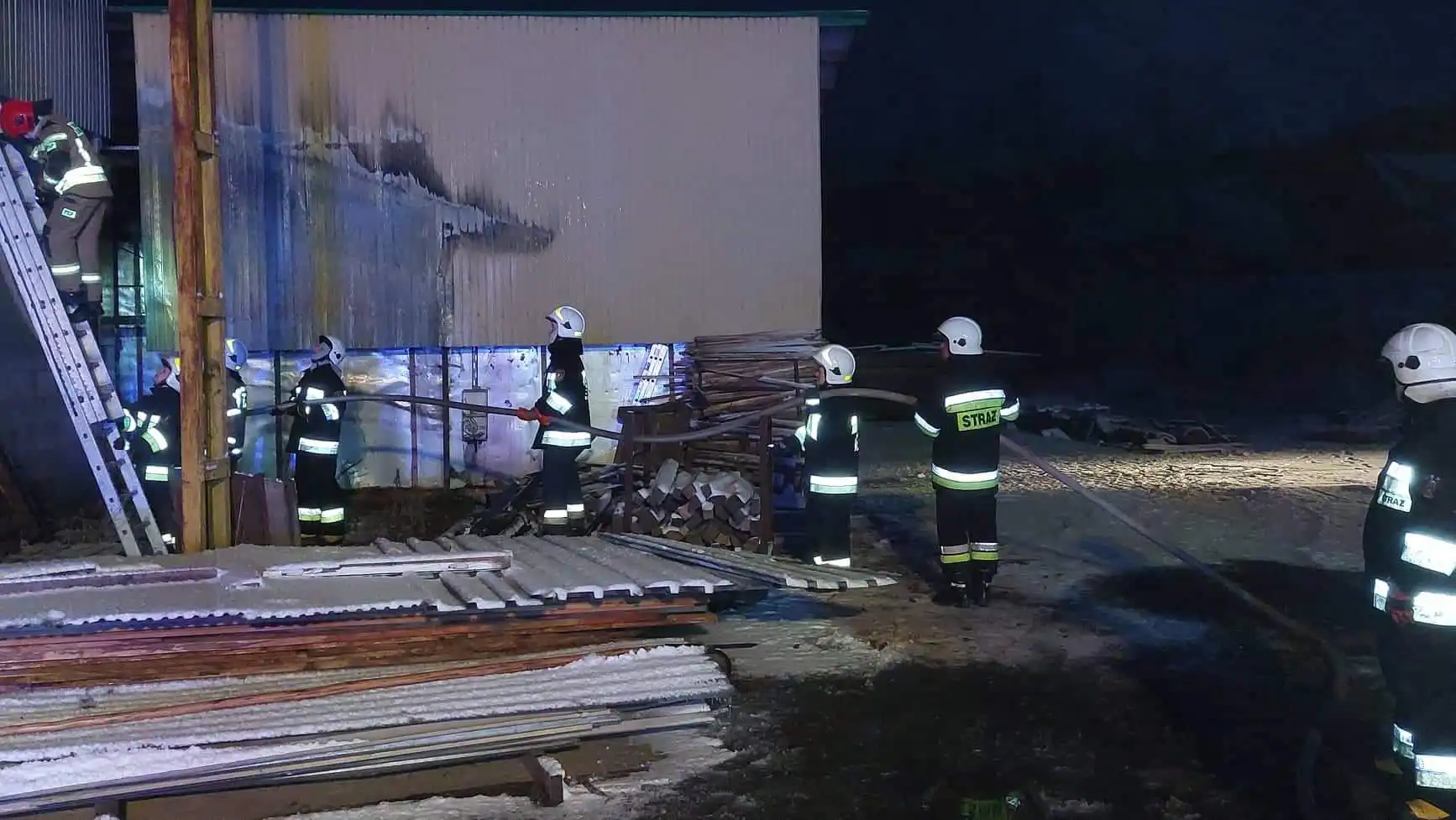 Pożar trocin w silosie w Łabowej. Akcja gaśnicza trwała blisko 3 godziny