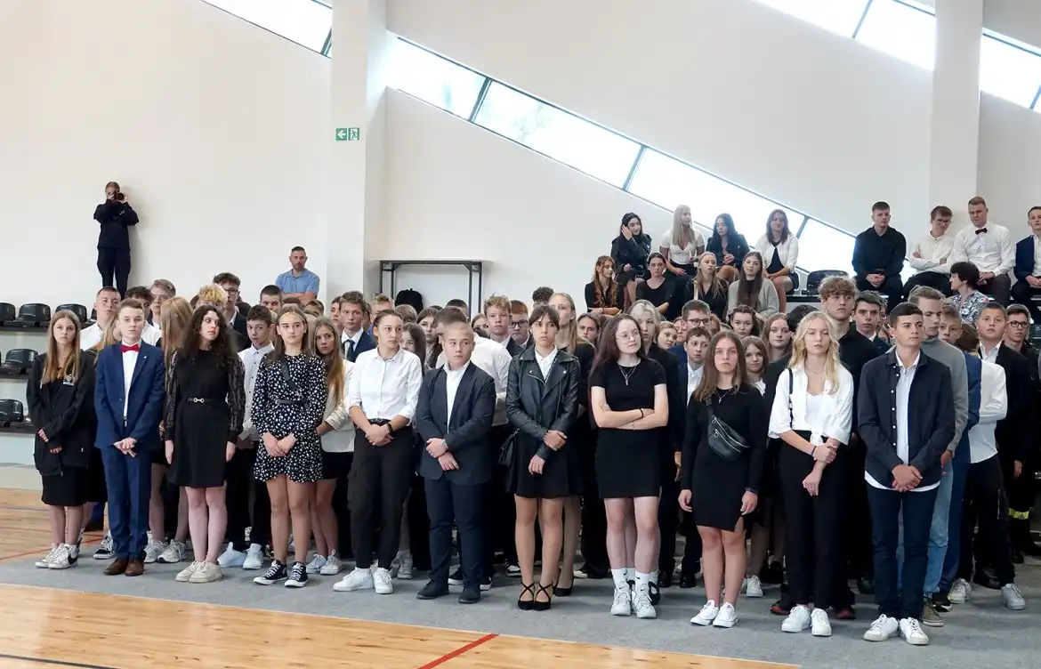 Ponad 3800 uczniów rozpoczęło dzisiaj naukę w szkołach powiatu nowosądeckiego