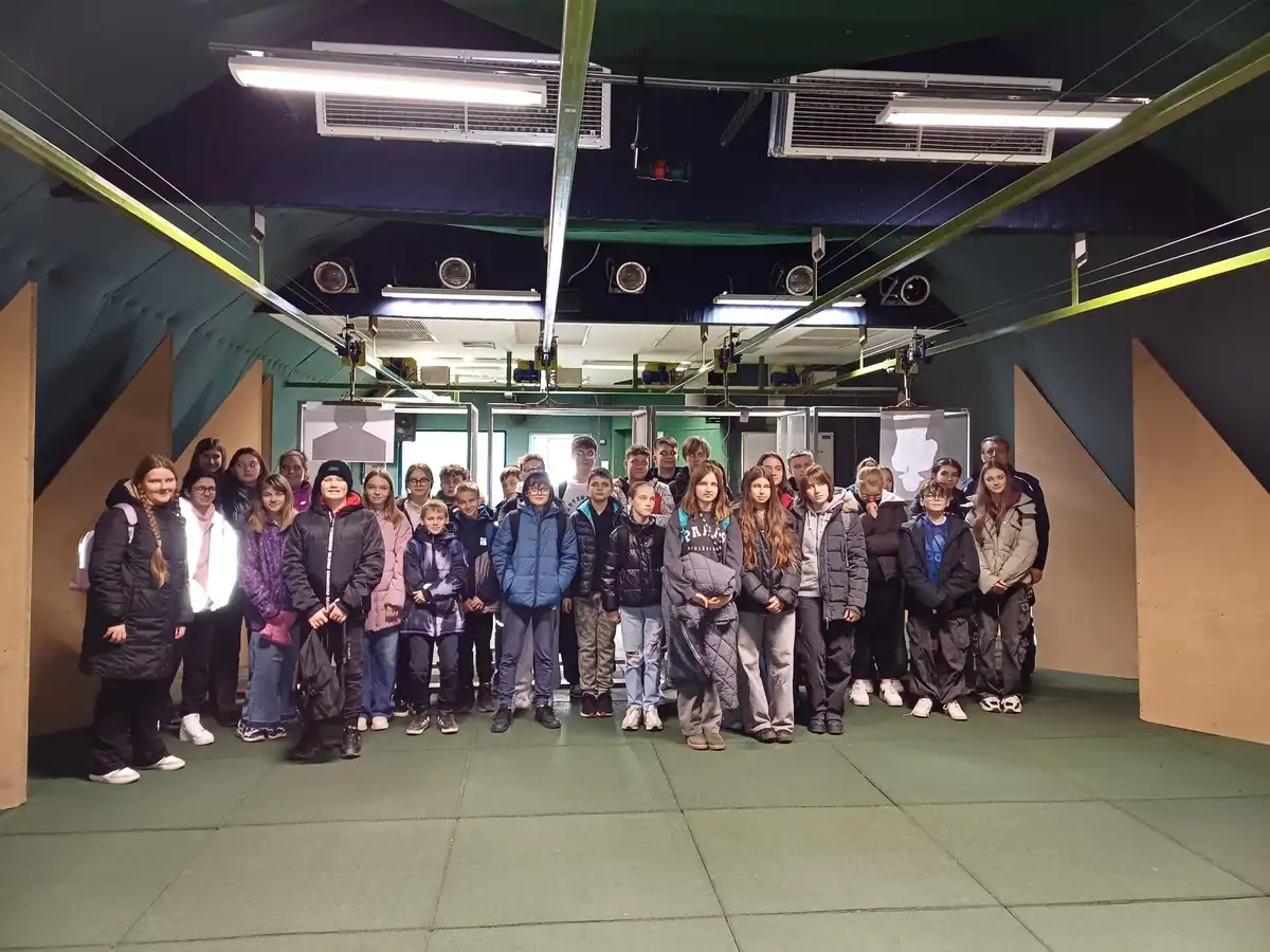 Młodzież z gminy Biecz na tropie pracy policjantów. Wizyty w Komendzie Powiatowej Policji