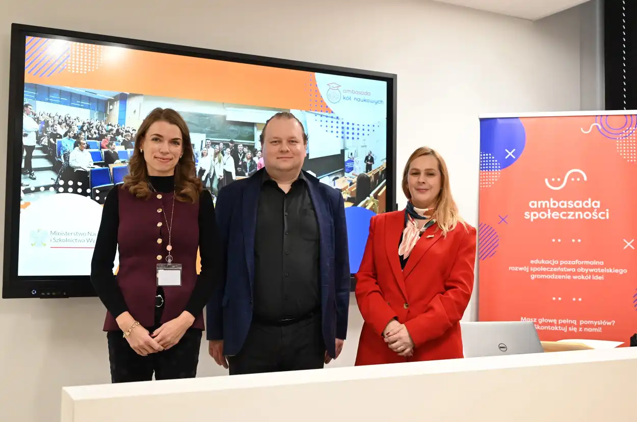 Przyszłość biznesu w Nowym Sączu. Michał Adamczyk szkoli studentów z modelowania biznesowego