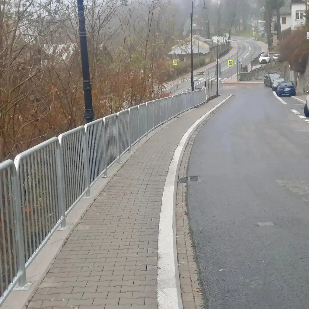 Krynica Zdrój. Ulica Piękna po remoncie. Nowa nawierzchnia i oświetlenie