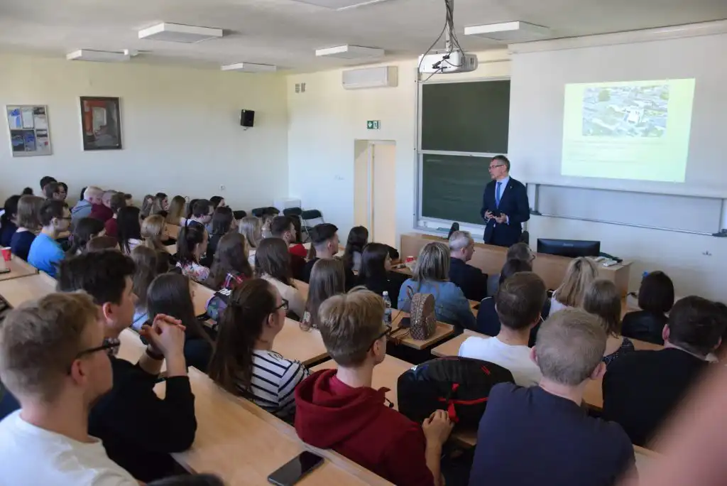 Burmistrz Jacek Lelek spotkał się ze studentami PWSZ