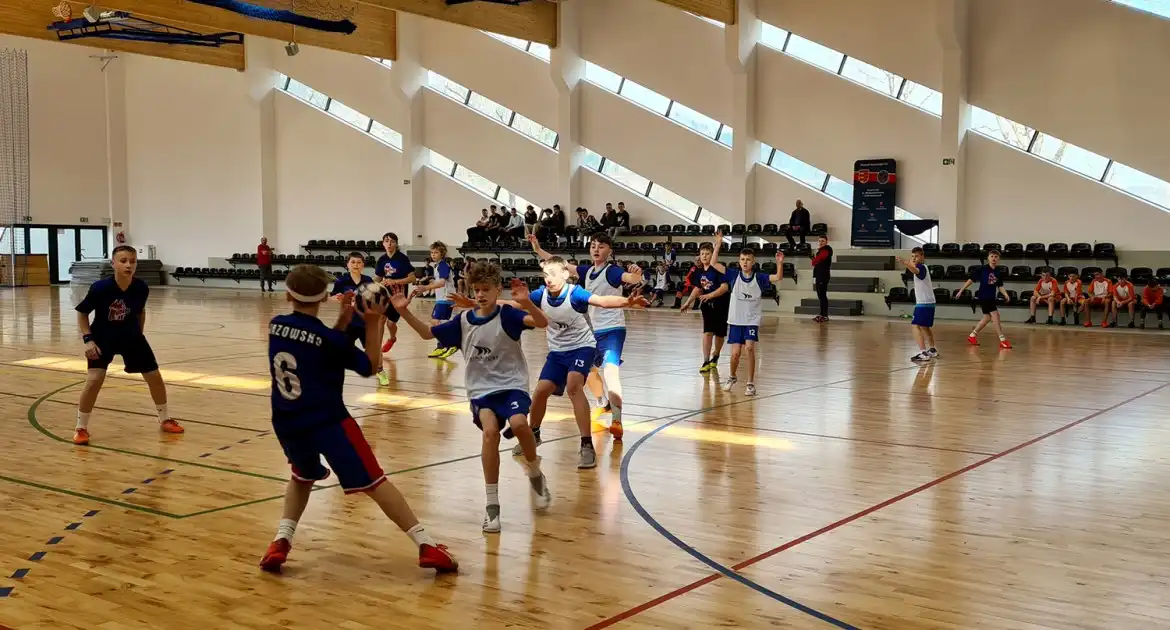 Szczypiorniści ze SP w Jazowsku najlepsi podczas Mistrzostw Powiatu w Piłce Ręcznej Chłopców