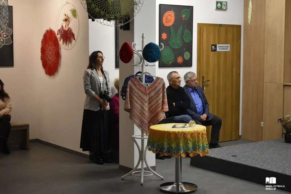 Wernisaż rękodzieła Krystyny Ołpińskiej. Sztuka koronki w Bibliotece Biecz