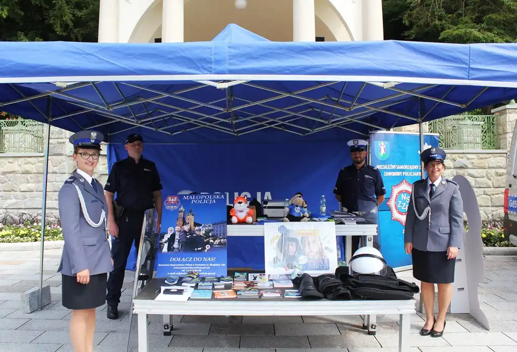 Uroczysty apel z okazji 104. rocznicy powołania Policji Państwowej. Wydarzeniu towarzyszył piknik profilaktyczno-edukacyjny