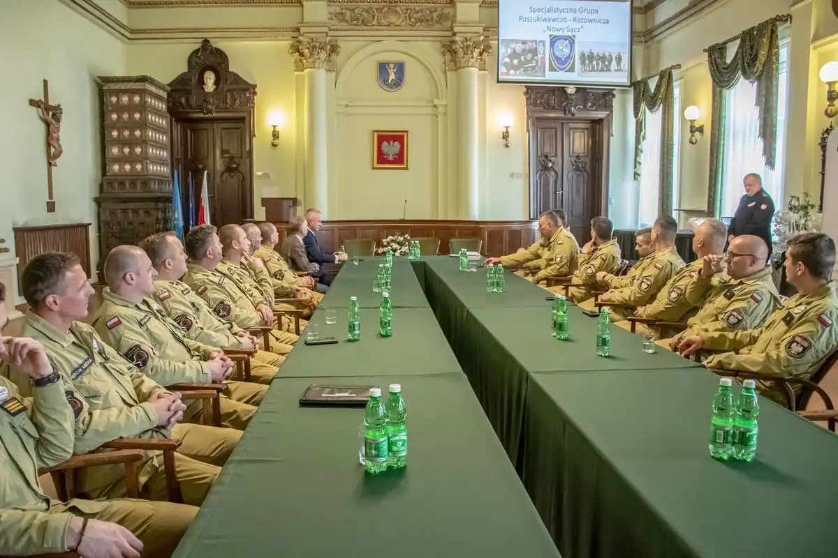 Nowy Sącz: Prezydent podziękował strażakom SGPR „Nowy Sącz” za działania ratownicze w Turcji