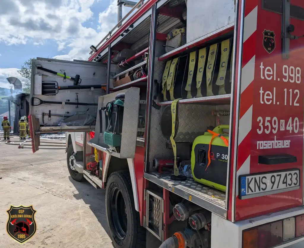 Pożar stolarni w Królowej Górnej. Interweniowało aż 10 zastępów straży